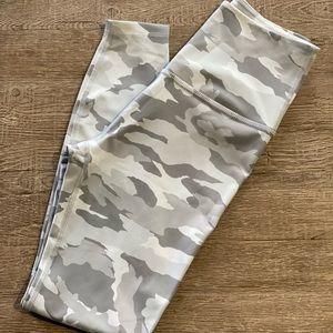Beyond Yoga camo leggings. Size Small.